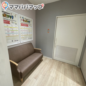 授乳室入ってすぐ右側にソファがあります