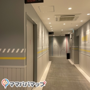 本屋の奥にあります。本屋が休みでも入れました。