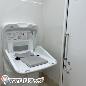 スギドラック上小田井店のオムツ替え台情報 画像2