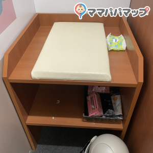 スキージャム勝山(1階室内キッズスペース横)の授乳室・オムツ替え台情報 画像1