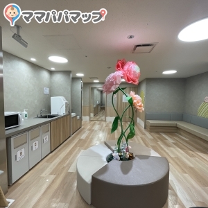 仕切り壁ありのソファからの様子