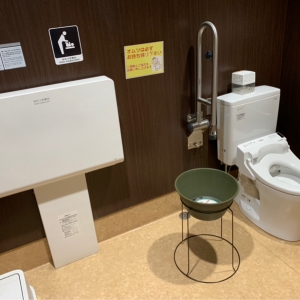 ヤマナカ小田井店スーパー(1F)のオムツ替え台情報 画像1