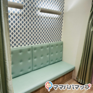 個室授乳室の前