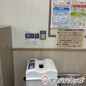 オムツ用のゴミ箱もあります。