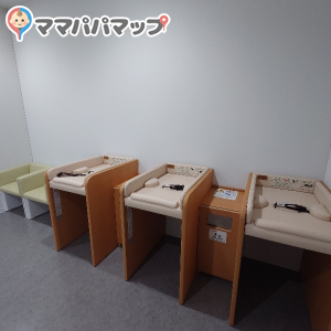 3つおむつ台あります。