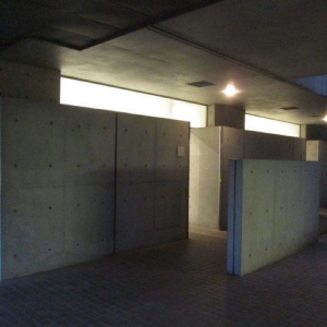 カトリック麹町　聖イグナチオ教会 外トイレ(多機能トイレ内)のオムツ替え台情報 画像2