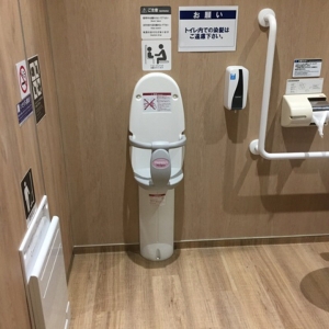 イオン板橋前野町店 男性トイレ(1F)のオムツ替え台情報 画像4