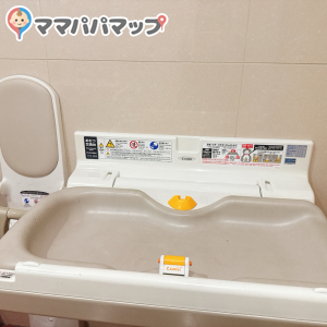 ウエルシア江戸川一之江店(外トイレ)のオムツ替え台情報 画像2