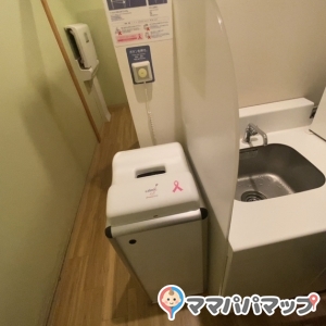 おむつ用ゴミ箱・手洗い場有り