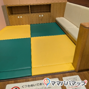 銀座三越9F 親子休憩室(9F)の授乳室・おむつ替え台の写真(1枚目)