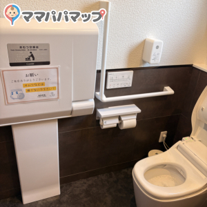 FUKU CAFE 福岡香椎浜店(2F)のオムツ替え台情報 画像3