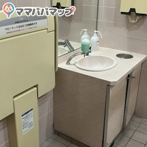 あみやき亭　平安通店のオムツ替え台情報 画像1