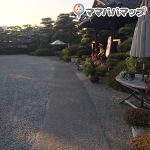 舗装されているのでベビーカーでいけます