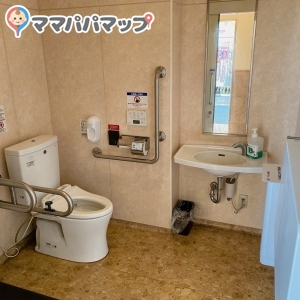 あかのれん富士厚原店の授乳室・おむつ替え台の写真(3枚目)
