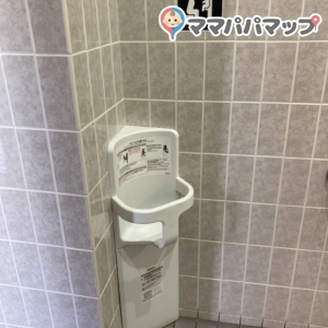 タウトナコーヒー　赤レンガ店のオムツ替え台情報 画像1