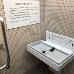 公衆トイレ(1F)のオムツ替え台情報 画像1