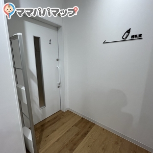 ユニクロ神戸三宮店(4F)の授乳室・オムツ替え台情報 画像2