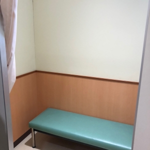 みやぎ生活協同組合利府店の授乳室・おむつ替え台の写真(1枚目)