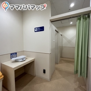 トイザらス・ベビーザらス  沖縄ライカム店(4F)の授乳室・オムツ替え台情報 画像1
