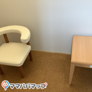 丸亀市児童館(2F)の授乳室・おむつ替え台の写真(1枚目)
