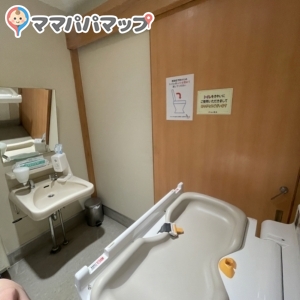 うまい鮨勘 ゆとろぎ泉店(1F)の授乳室・おむつ替え台の写真(3枚目)