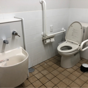 コメリハード＆グリーン 大泉学園店(1F)の授乳室・おむつ替え台の写真(1枚目)