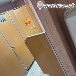 グルメシティ 鶴見店(B1)のオムツ替え台情報 画像3