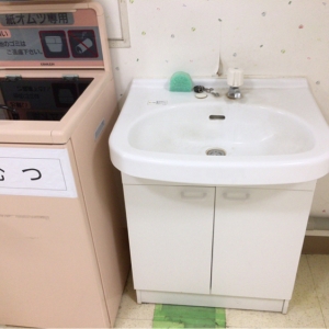 哺乳瓶のミルクを冷やすには使いにくい水道。