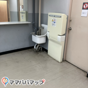 イオン長浦店(2F)の授乳室・おむつ替え台の写真(1枚目)