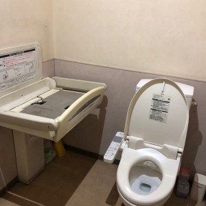 オーケー 初台店(1F)のオムツ替え台情報 画像1
