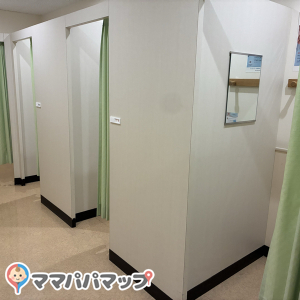 イオンモール筑紫野（ベビザラス内）(3F)の授乳室・おむつ替え台の写真(1枚目)