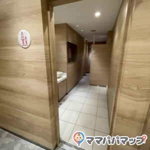 マロニエゲート2（B2フードコートフロア）(B2)のオムツ替え台情報 画像2