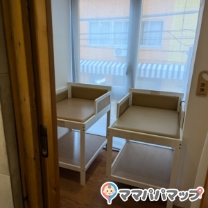 おむつ交換台2台