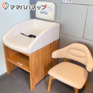 千葉トヨペット株式会社　館山店(1F)の授乳室・おむつ替え台の写真(1枚目)