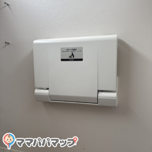 仙台堀川公園公衆トイレ(多目的トイレ内)のオムツ替え台情報 画像1