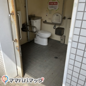 東田大通り公園 公衆トイレのオムツ替え台情報 画像7