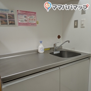 シンクはありますが、調乳用のお湯はありません