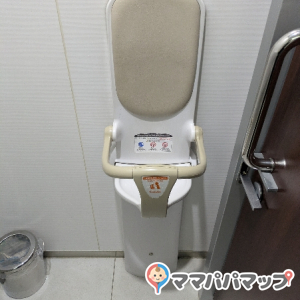 松山空港 保安検査場通過後 搭乗口A（JAL側）のオムツ替え台情報 画像4