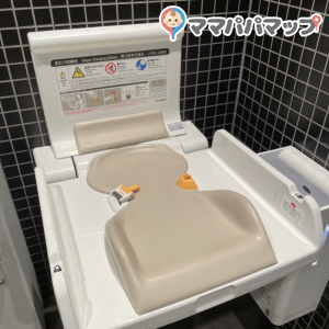 HEARTSバスステーション博多の授乳室・おむつ替え台の写真(2枚目)