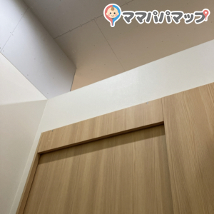 授乳室の中から。外の音がよく聞こえます…