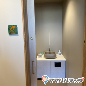 タリーズコーヒー高岡おとぎの森公園店の授乳室・おむつ替え台の写真(6枚目)