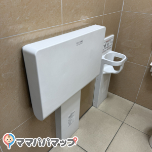 ファッションセンターしまむら 八重山店のオムツ替え台情報 画像3