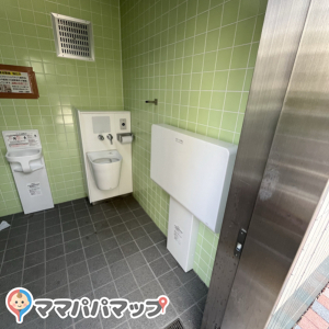 中野区立すみれ公園のオムツ替え台情報 画像1