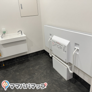東京大学駒場キャンパス　1号館(1F)の授乳室・おむつ替え台の写真(1枚目)