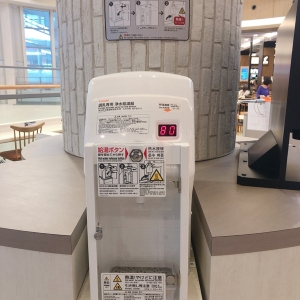 フードコートにも給湯器があります。