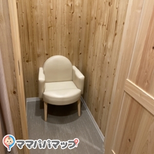 個室の授乳スペース