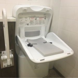 JR巣鴨駅 改札内(1F)のオムツ替え台情報 画像2