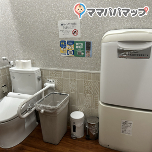 スーパーセンタートライアル門司店のオムツ替え台情報 画像1