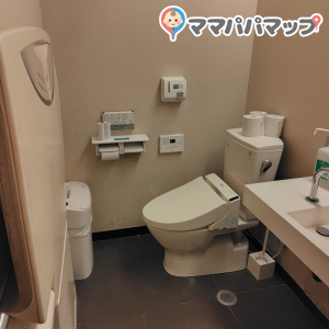 ロイヤルホスト 九段下店(1F)のオムツ替え台情報 画像1