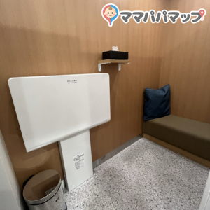 ヨドバシカメラ マルチメディア川崎ルフロン(4F)の授乳室・おむつ替え台の写真(2枚目)